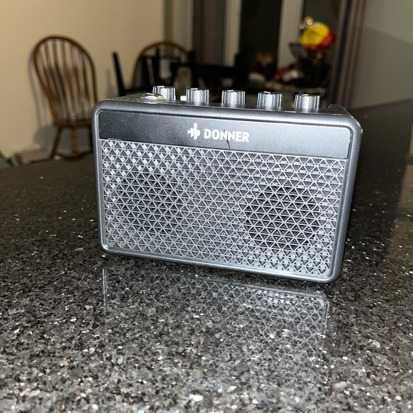 Mini Guitar Amplifier - Donner - Picture 2 of 6